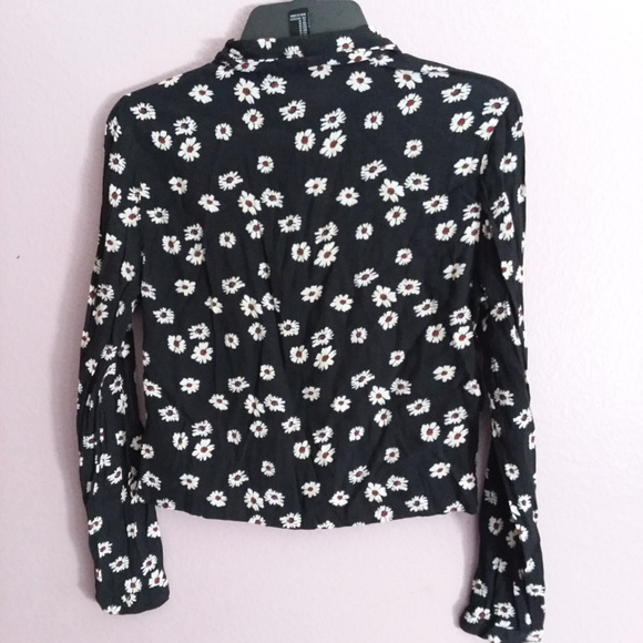 daisy print black top - Picture 2 of 3